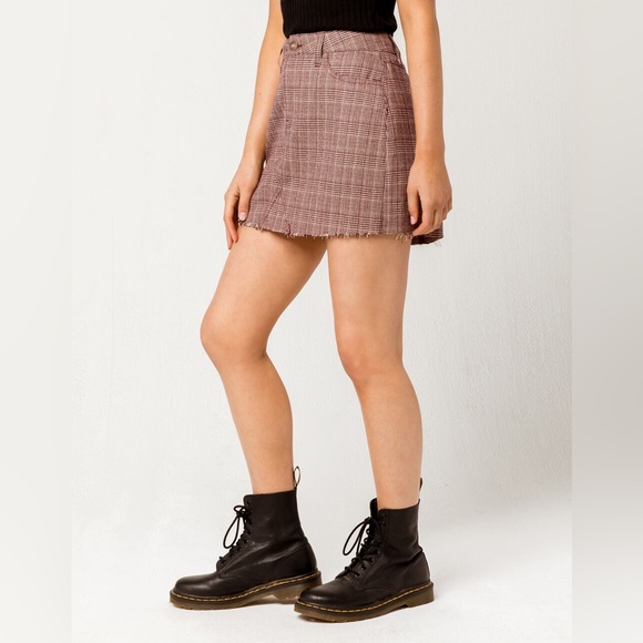 TILLY’S - Sky & Sparrow 90’s inspired distressed grunge plaid mini skirt - Picture 3 of 6